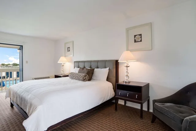 غرفة قياسية بسرير كينج، Rodeway Inn at Somers Cove Marina 2/3