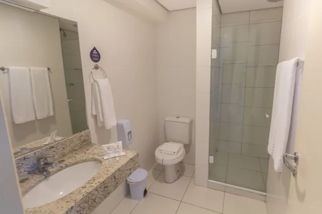 غرفة سوبيريور بسرير مزدوج وسريرين منفصلين بإطلالة على البحر، Hotel Porto Sol Beach 10/10