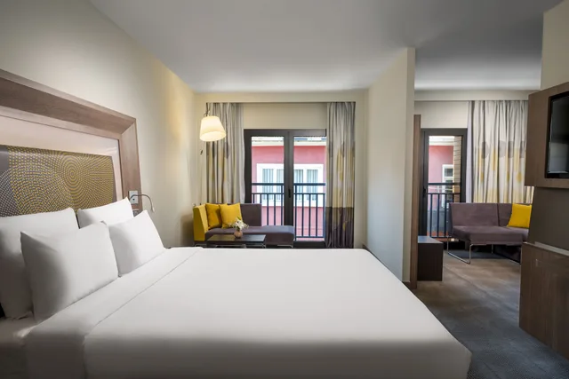 Executive, Queen Bed, Novotel Istanbul Bosphorus Hotel 2/10