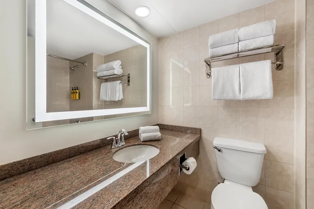 جناح بسريرين كوين بمطبخ، Best Western Plus Ottawa City Centre 3/8