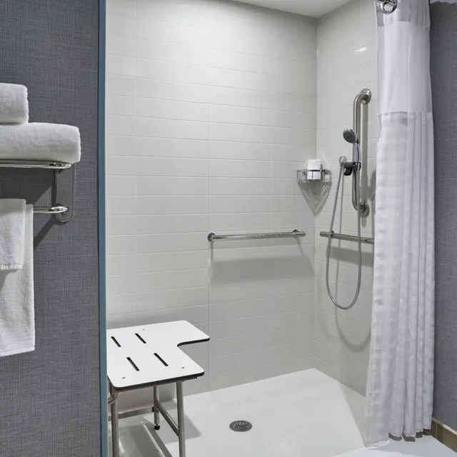 جناح بسرير كينج لذوي الإعاقة، Hyatt Place Wilmington Riverfront 2/2