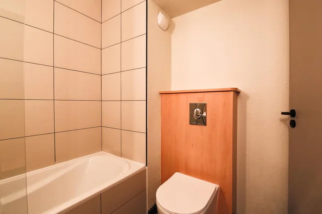 Family, Quadruple, Bunk Beds, Bathtub, easyHotel Nice Old Town 8/9
