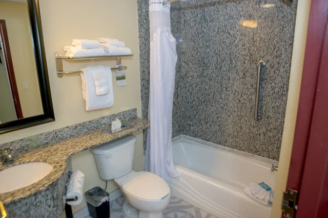 جناح بسريرين كوين، Holiday Inn Express and Suites Cocoa 5/10