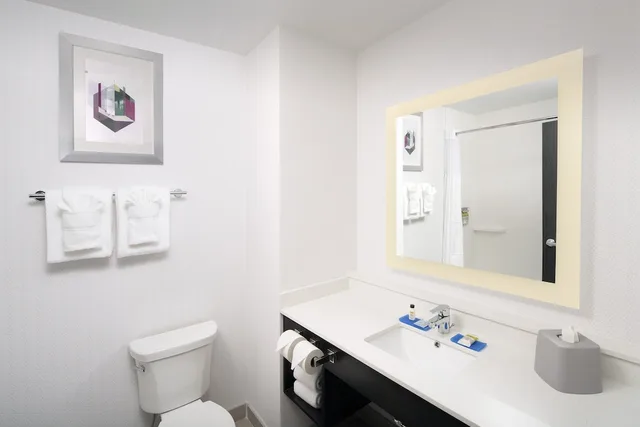 غرفة قياسية بسريرين كوين لذوي الإعاقة، Holiday Inn Express Pensacola Downtown 8/9