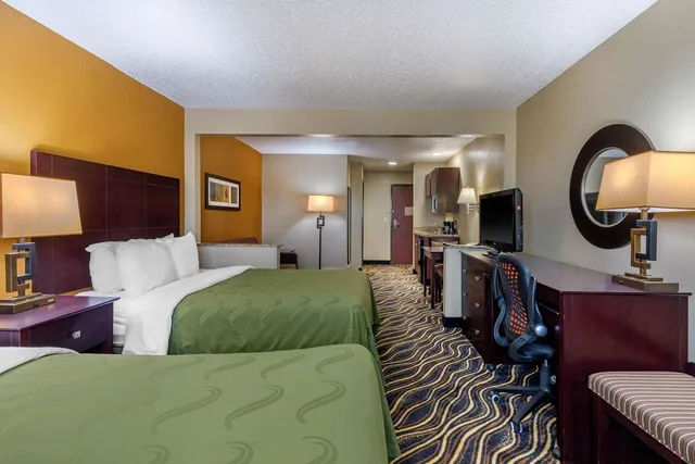 جناح بزنس بسريرين كوين، Quality Suites Addison-Dallas 3/5