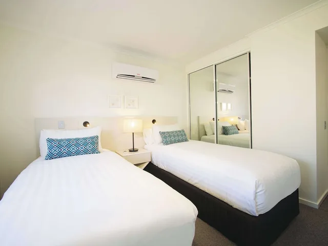 2 Bedrooms, Apartment, Queen and Twin Beds, Oaks Sunshine Coast Oasis Resort 1/3