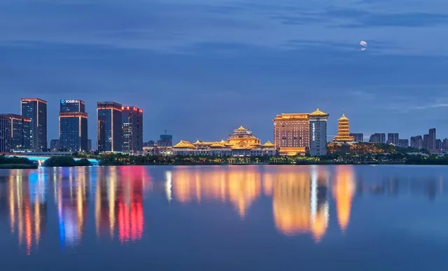 Deluxe, Twin Beds, Bay View، Howard Johnson by Wyndham Jimei Lake Plaza Xiamen 1/1
