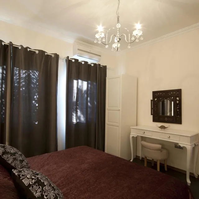 Suite, King Bed, Su Hotel 9/10