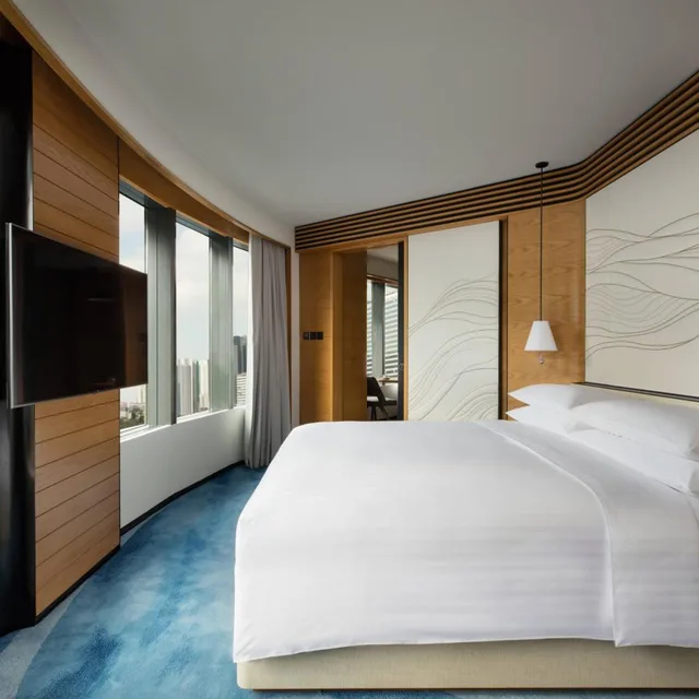1 Bedroom, Deluxe, Suite, King Bed, Club Lounge Access, Marriott Hong Kong Ocean Park Hotel 1/3