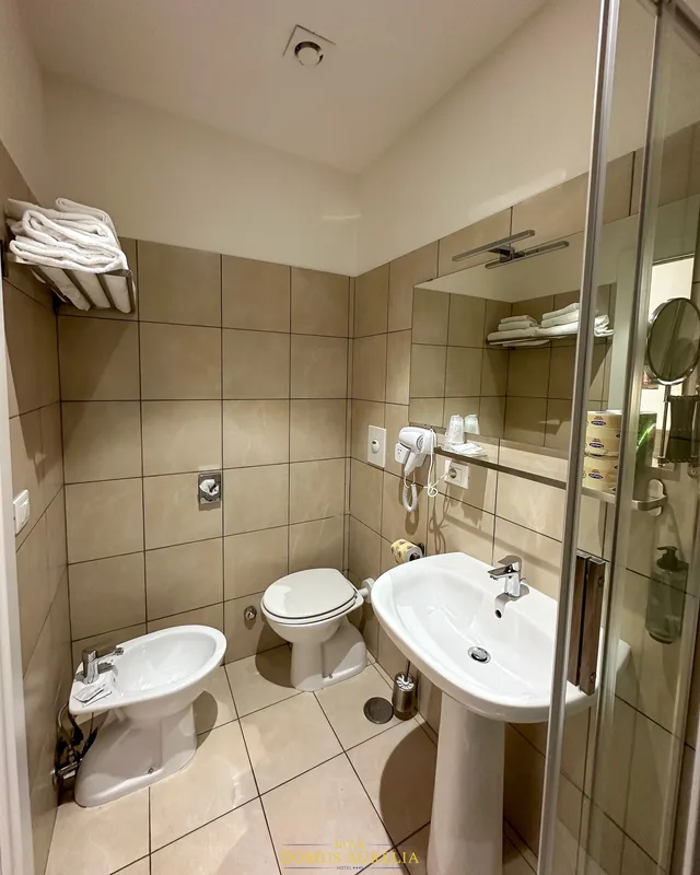 غرفة عائلية بسرير مزدوج وسريرين منفصلين، Hotel Domus Aurelia 5/5