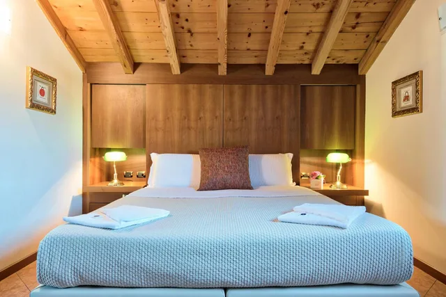 Room, Double Bed, Balcony, Albergo Villa Priula 4/10
