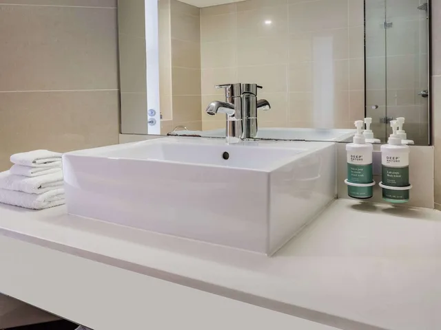 جناح سوبيريور بسرير كينج بشرفة، Novotel Sydney Olympic Park 6/6
