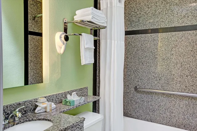 غرفة بسريرين مزدوجين، Days Inn by Wyndham San Francisco - Lombard 3/3
