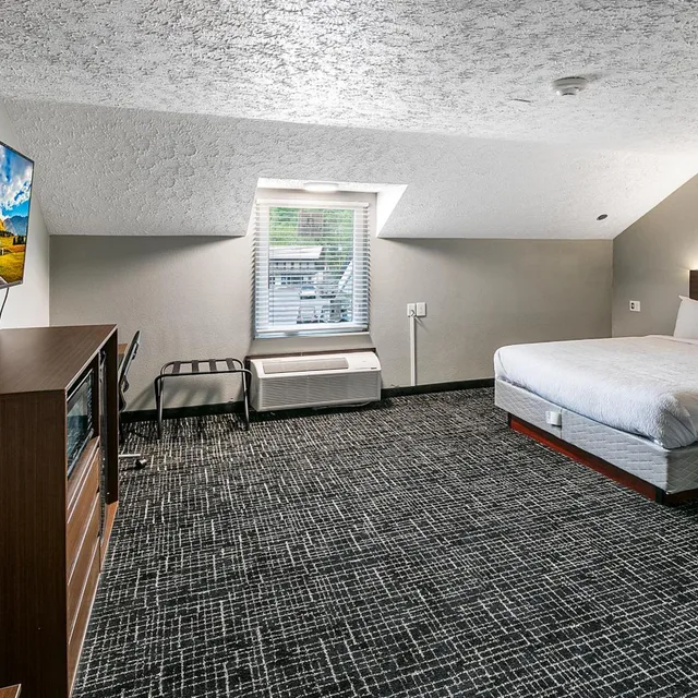 غرفة قياسية بسرير كوين، Gatlinburg Mountain Inn Gatlinburg TN 10/10