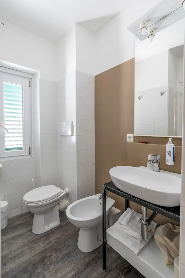 غرفة كلاسيكية بسرير كوين، Azur Hotel 3/4
