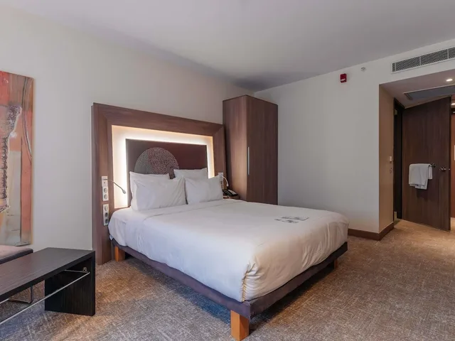 Superior, Queen Bed, Accessible, Novotel Istanbul Bosphorus Hotel 6/10