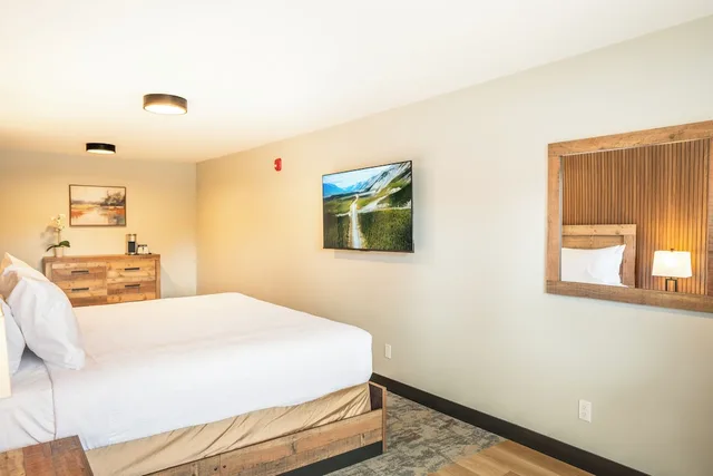 غرفة بريميوم بسرير كينج، Alpine Inn Abbotsford 1/10