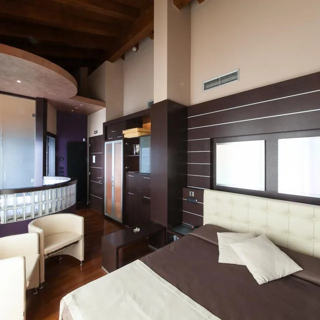 جناح بإطلالة على البحيرة بجاكوزي، Hotel Aurora 9/10