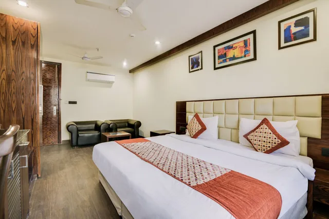 Executive, King Bed, Hotel Blue Stone - Nehru Place 3/10