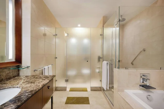 غرفة بريميوم بسرير كينج، Jw Marriott Marquis City Center 7/9