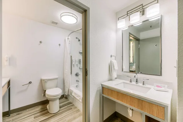 Room, 2 Queen Beds, Ocean Front، Hilton Garden Inn Outer Banks/Kitty Hawk 2/2