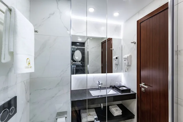 غرفة قياسية بسريرين منفصلين، Clocks Hotel Tbilisi 4/5
