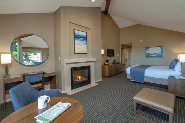 Deluxe, King Bed, Bay View, Sofa، The Inn at the Tides 5/7