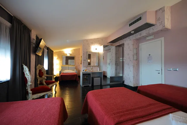 غرفة قياسية رباعية، Hotel Relax Roma Nord 2/3