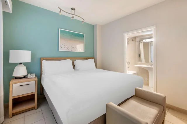 2 Bedrooms, Suite, King Bed, 2 King Beds, Sofa, Hilton Vacation Club Crescent on South Beach Miami 3/4