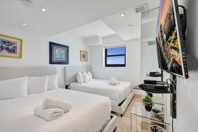 2 Bedrooms, Condo, Resort, 1 King and 2 Double Beds, 1 King and 1 Single Beds, Ocean Front, 1.5 Bathrooms, Sauna، The Alexander All Suite Oceanfront Resort 2/4