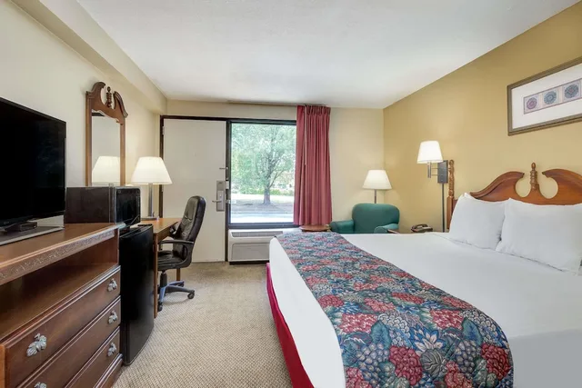غرفة بسرير كوين لذوي الإعاقة، Days Inn by Wyndham Hoover Birmingham 2/10