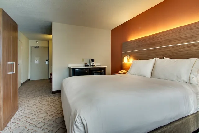 غرفة قياسية بسرير كينج، Holiday Inn Express Poughkeepsie 4/10