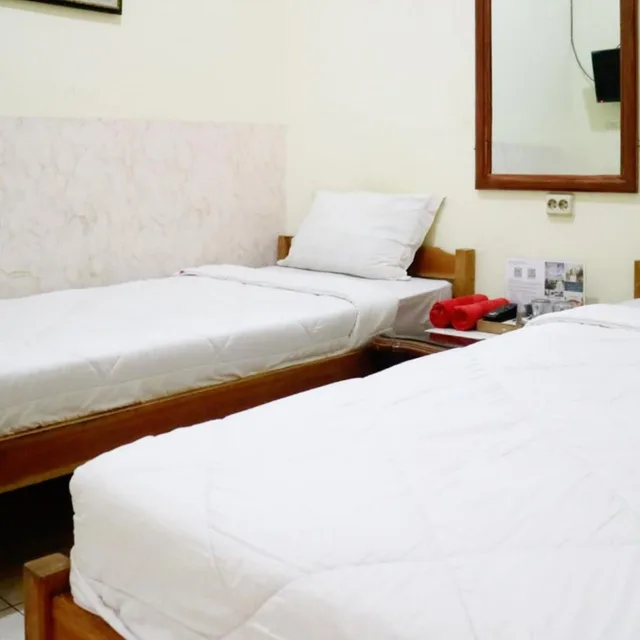 غرفة قياسية بسريرين منفصلين، OYO 465 Alam Citra Bed & Breakfast 2/7
