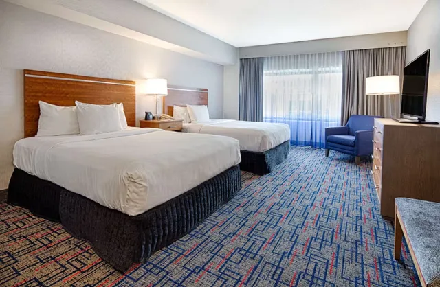 جناح بسريرين كوين بغرفة نوم واحدة لذوي الإعاقة، Embassy Suites by Hilton Chicago O'Hare Rosemont 1/2