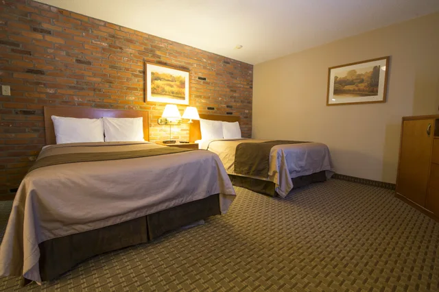 غرفة بسريرين مزدوجين، Travelodge by Wyndham Thunder Bay 2/9