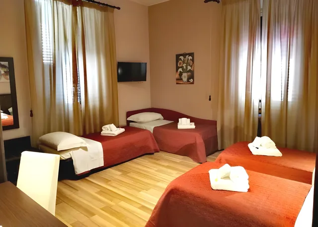 غرفة تنفيذية ثلاثية، Hotel Tonic 1/1