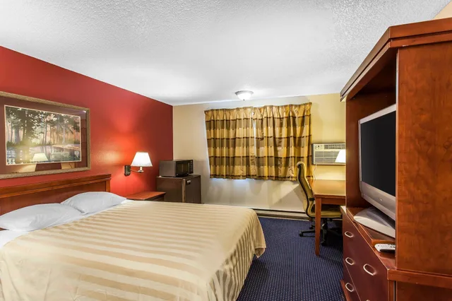 غرفة قياسية بسرير كوين، Rodeway Inn Seattle Airport 1/4