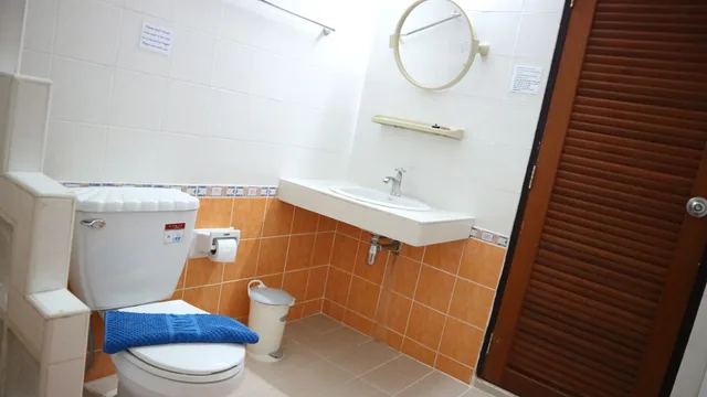 غرفة كومفورت ثلاثية بسرير كوين وسرير فردي، Sunshine Guest House Hua Hin 3/4