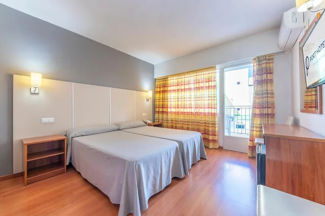 Essential, Single, Double Bed، Port Vista Oro 1/9
