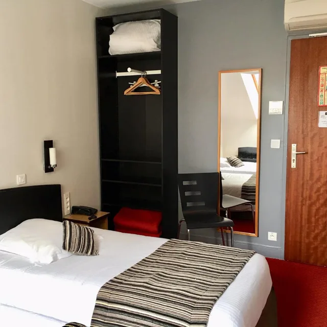 غرفة بسريرين منفصلين، Hotel Le Bayeux 5/6