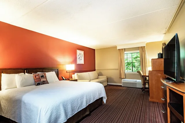 غرفة قياسية بسرير كينج، Fireside Inn Suites West Lebanon 3/10