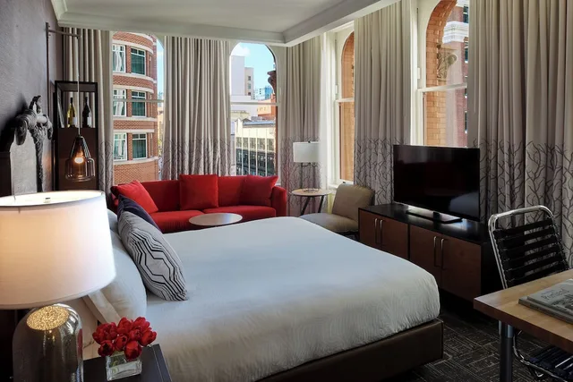 غرفة ركنية بسرير كينج بإطلالة على المدينة، Kimpton Hotel Vintage Portland 1/3