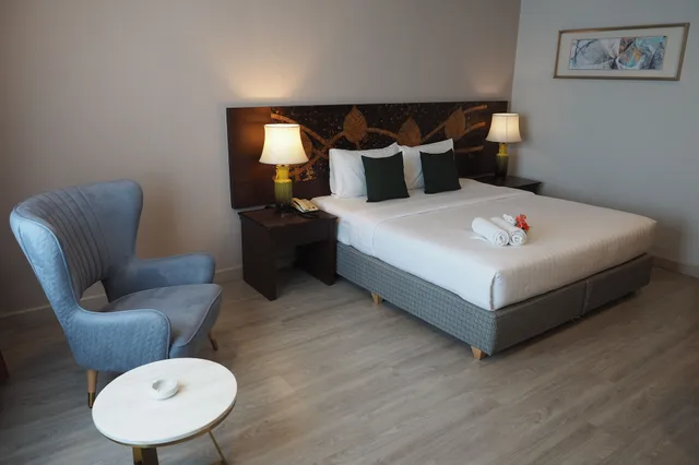 غرفة بزنس ديلوكس بسرير كينج، Empress Pattaya Hotel 4/10