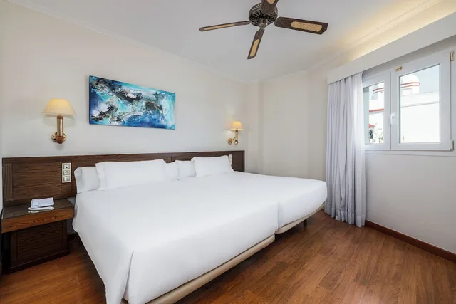 غرفة عائلية بسريرين مزدوجين، Senator Cadiz Spa Hotel 2/8