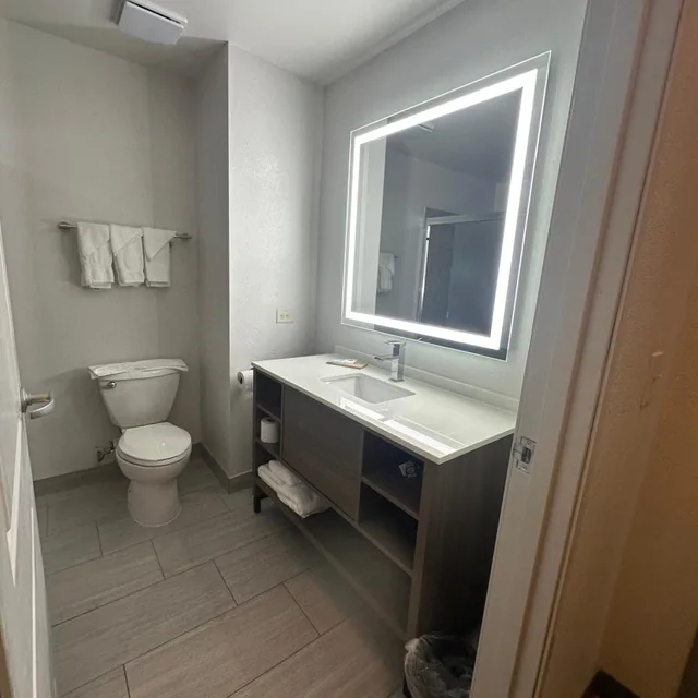 جناح سوبيريور بسرير كينج، Comfort Inn & Suites Concord (Kannapolis) 3/4