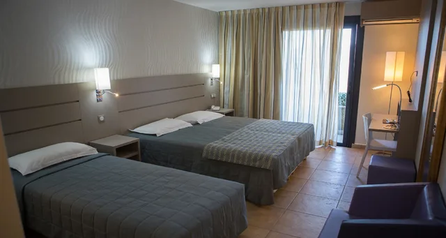Classic, 1 Queen and 1 Single Bed, Valley View, Balcony، Best Western Plus Hotel San Damianu 2/3