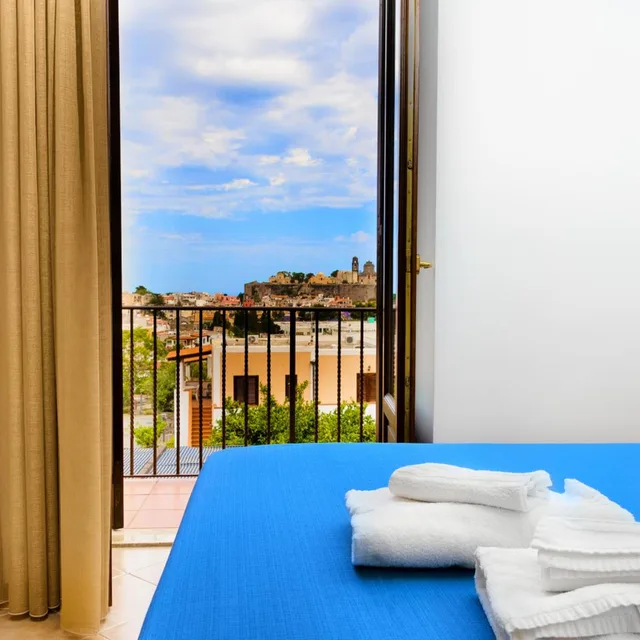 غرفة بسرير مزدوج بإطلالة على البحر، Hotel Villa de Pasquale 4/7