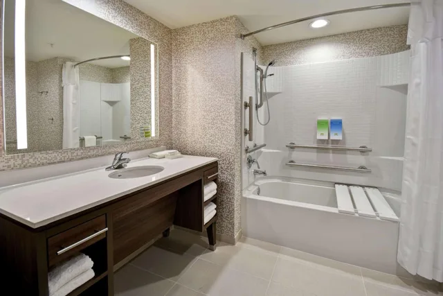 جناح بسرير كينج مع أريكة لذوي الإعاقة، Home2 Suites By Hilton Frankfort Ky 2/3