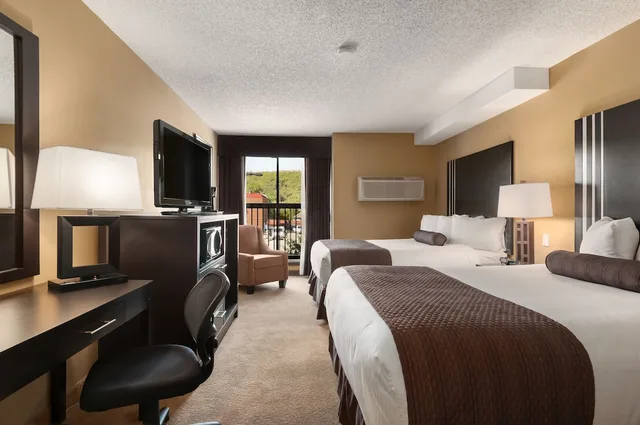 غرفة بسريرين كوين، Days Inn By Wyndham Calgary Northwest 2/3