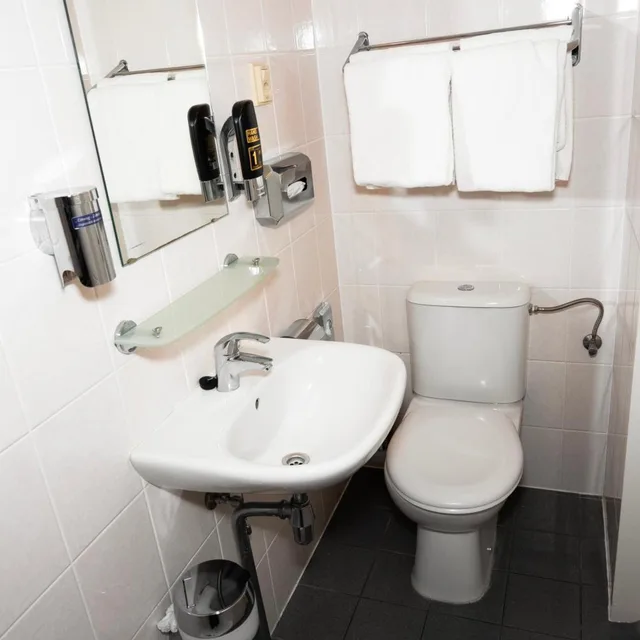 Budget, Double Bed, Amsterdam Teleport Hotel 2/2